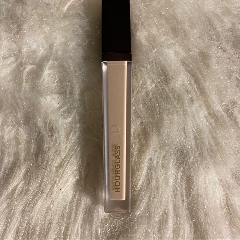 Hourglass Vanish Airbrush Concealer in Creme
